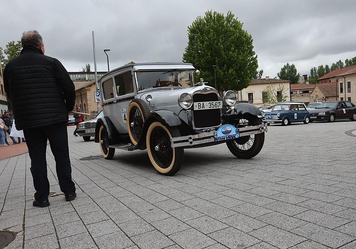 Salamanca acoge un rally urbano de regularidad con vehículos clásicos