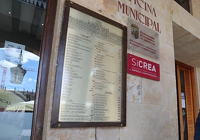 La carta de los restaurantes estandarizadas por el Ayuntamiento en la Plaza Mayor de Salamanca.