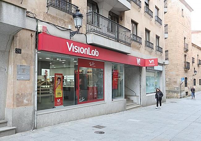 Los colores no son acordes al criterio de sobriedad y sencillez dictaminado en la ordenanza municipal.