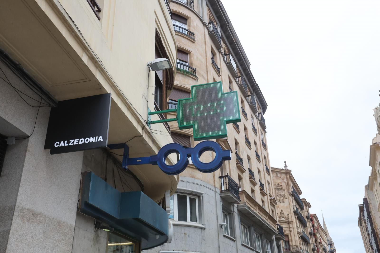 Farmacia de la calle Toro con destellos y mensajes móviles.