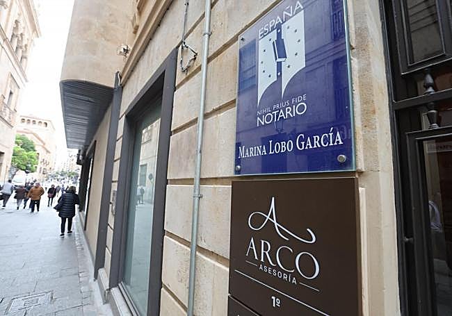 Cada unidad de directorio no superará las siguientes dimensiones: 24 cms. de anchura por 18 cms. de altura.