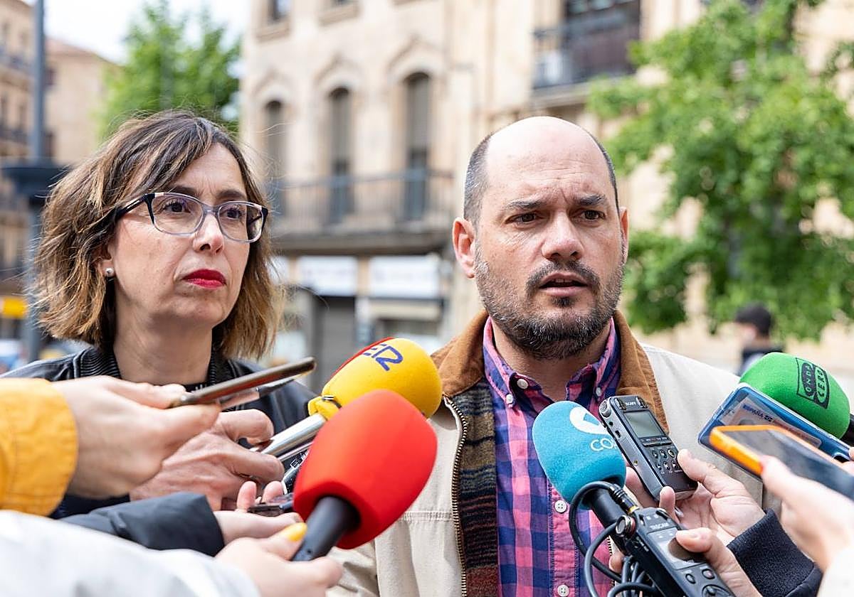 Los concejales María Jesús Santa María y Chema Collados.
