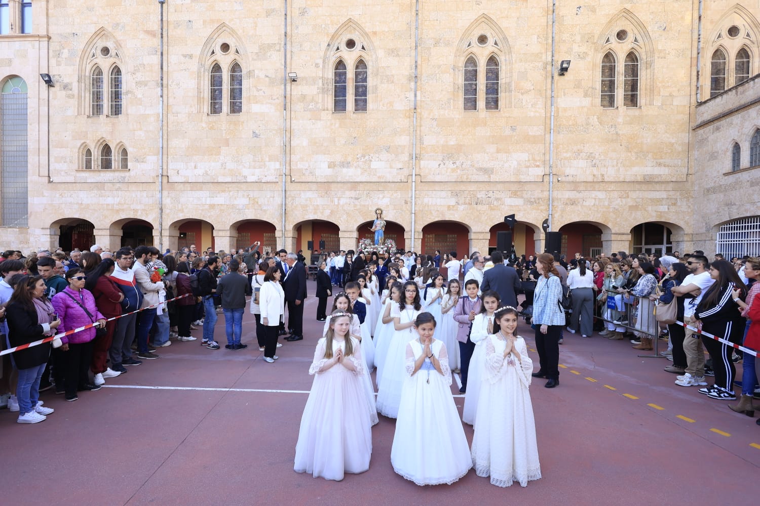 En imágenes, la procesión en honor a Maria Auxiliadora