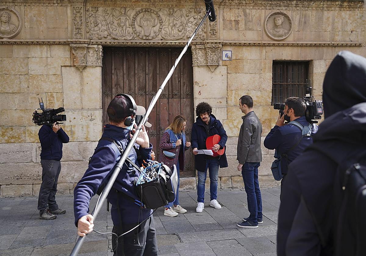 Rodaje de 'Rutas Bizarras' en las calles de Salamanca.
