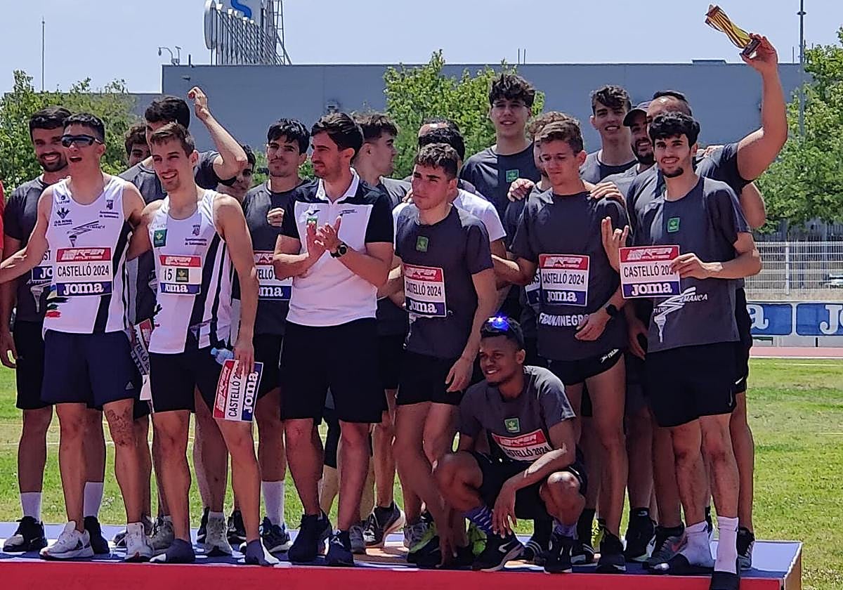 El Caja Rural Atlético Salamanca, tercero en el podio de la jornada final por el ascenso.