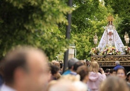 Misa al aire libre y procesión en la festividad de la Virgen de la Salud en Tejares