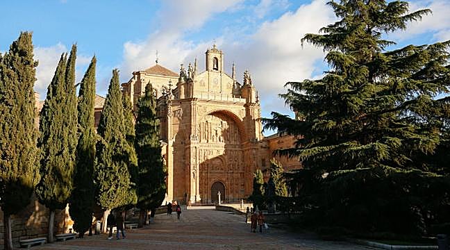 ¿Qué personaje histórico se alojó en el Convento de San Esteban?
