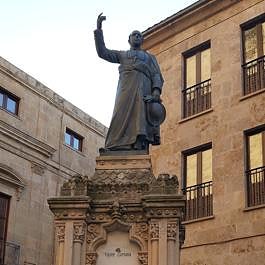 El Padre Cámara en la Plaza de Juan XXIII