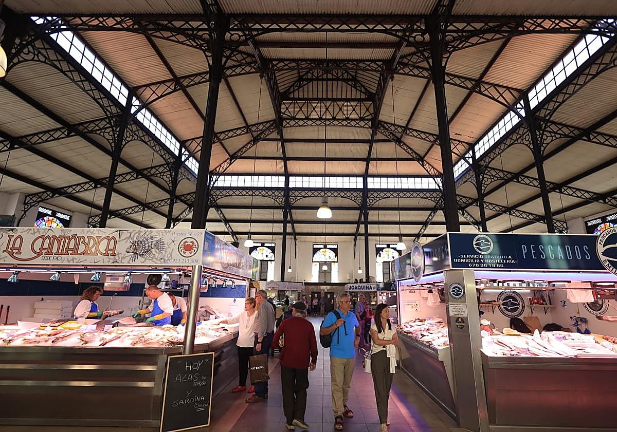 Imagen principal - Dos iniciativas &#039;resucitan&#039; el proyecto de los gastrobares en el Mercado Central de Salamanca