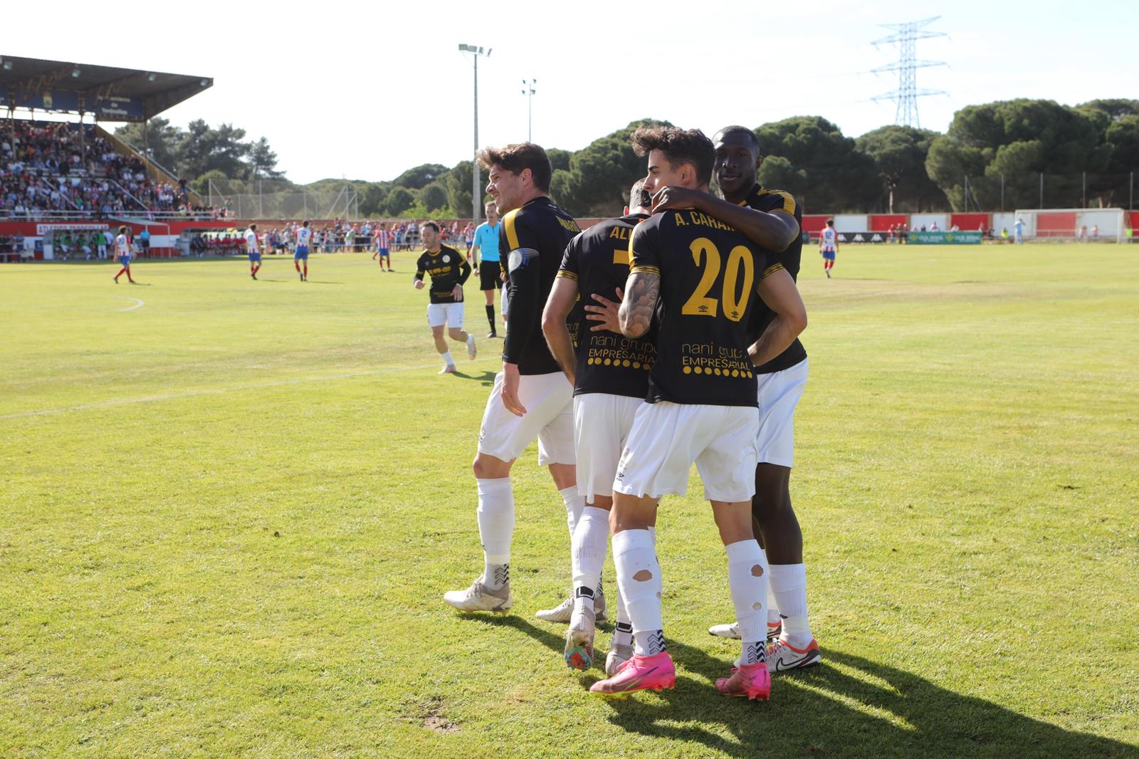 El Salamanca CF UDS, arropado en Tordesillas por su afición