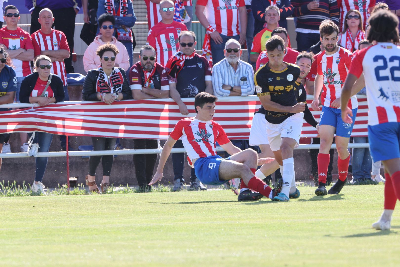 El Salamanca CF UDS, arropado en Tordesillas por su afición