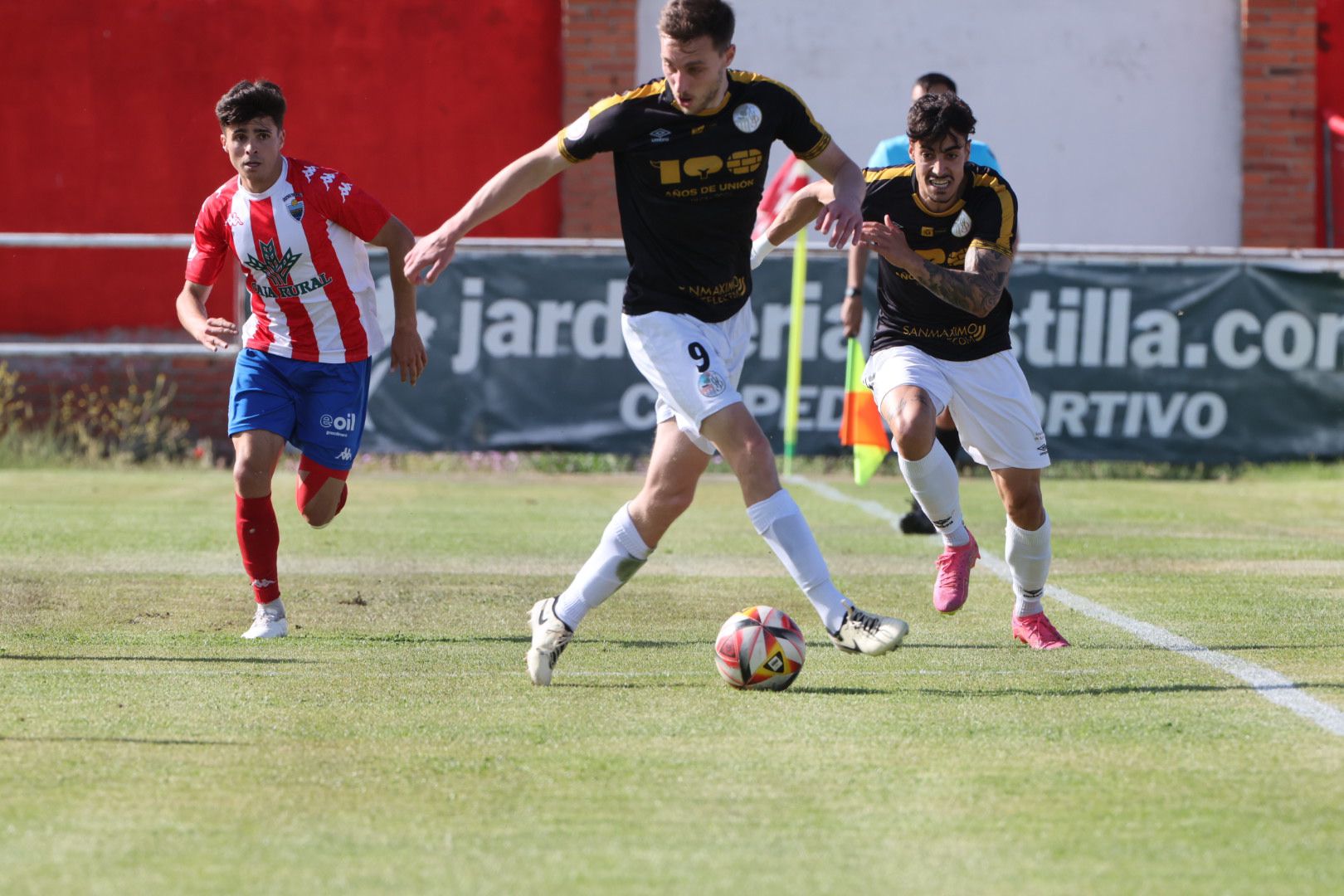 El Salamanca CF UDS, arropado en Tordesillas por su afición