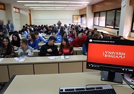 Alumnos en un curso preparatorio para entrar en la universidad.