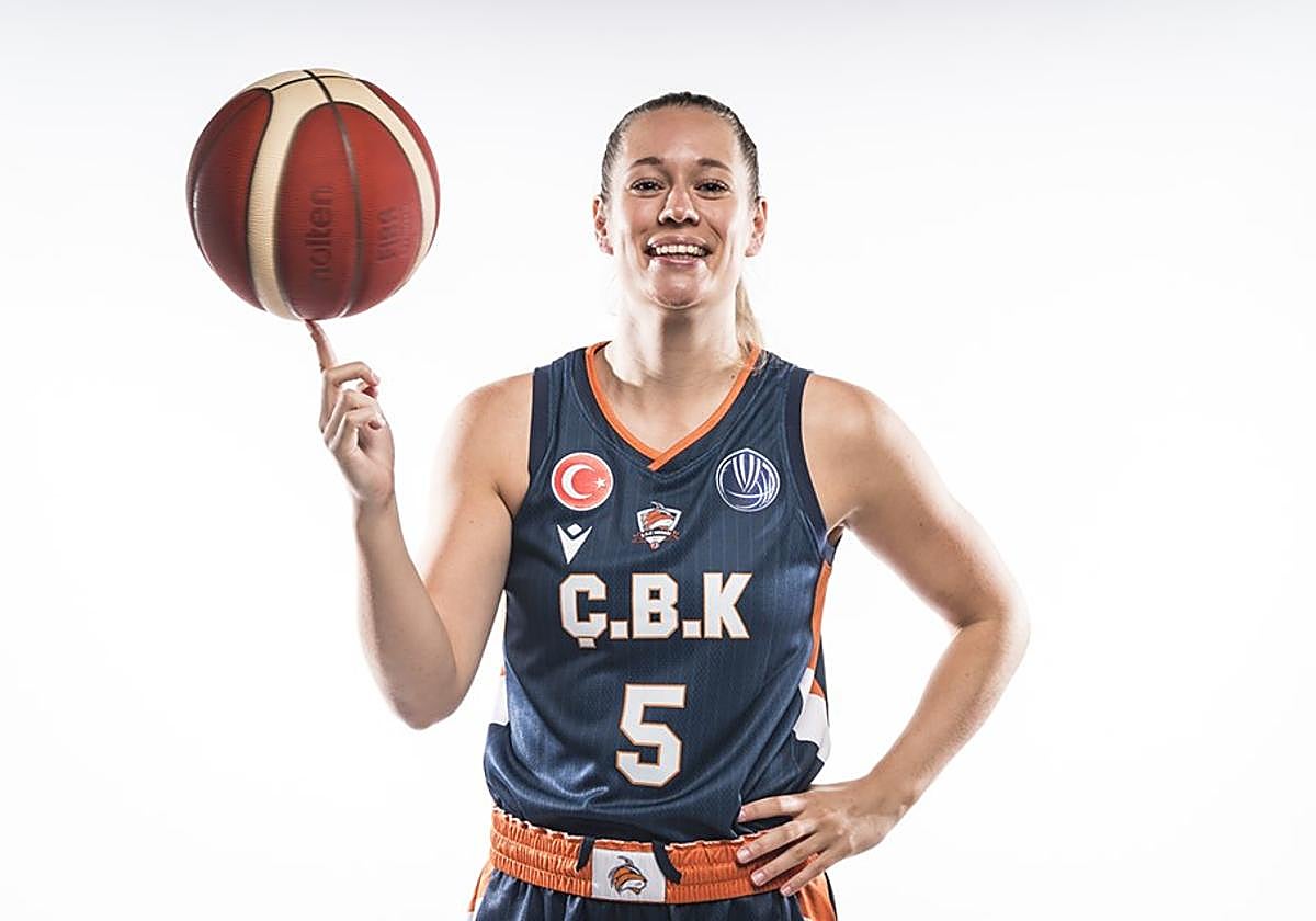 Laura Cornelius, nuevo fichaje de Perfumerías Avenida.