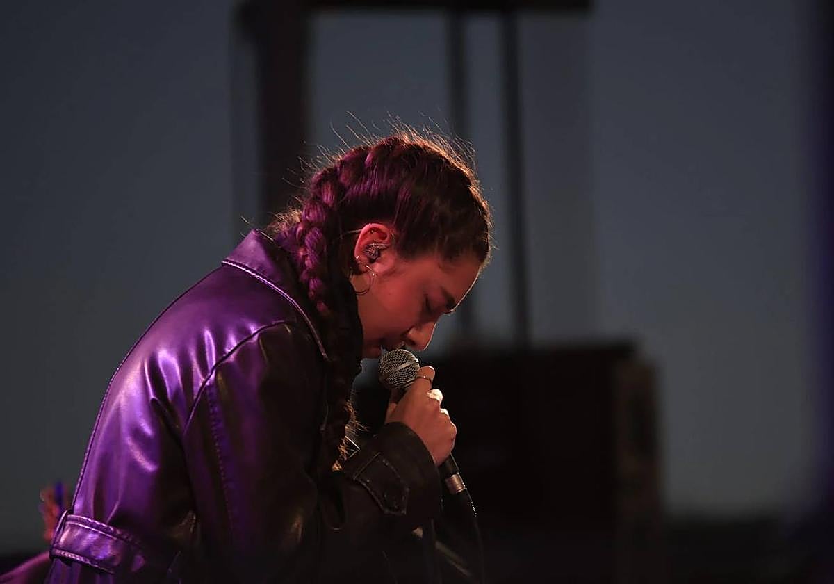 Nereida actuando en el Recinto Ferial de La Aldehuela