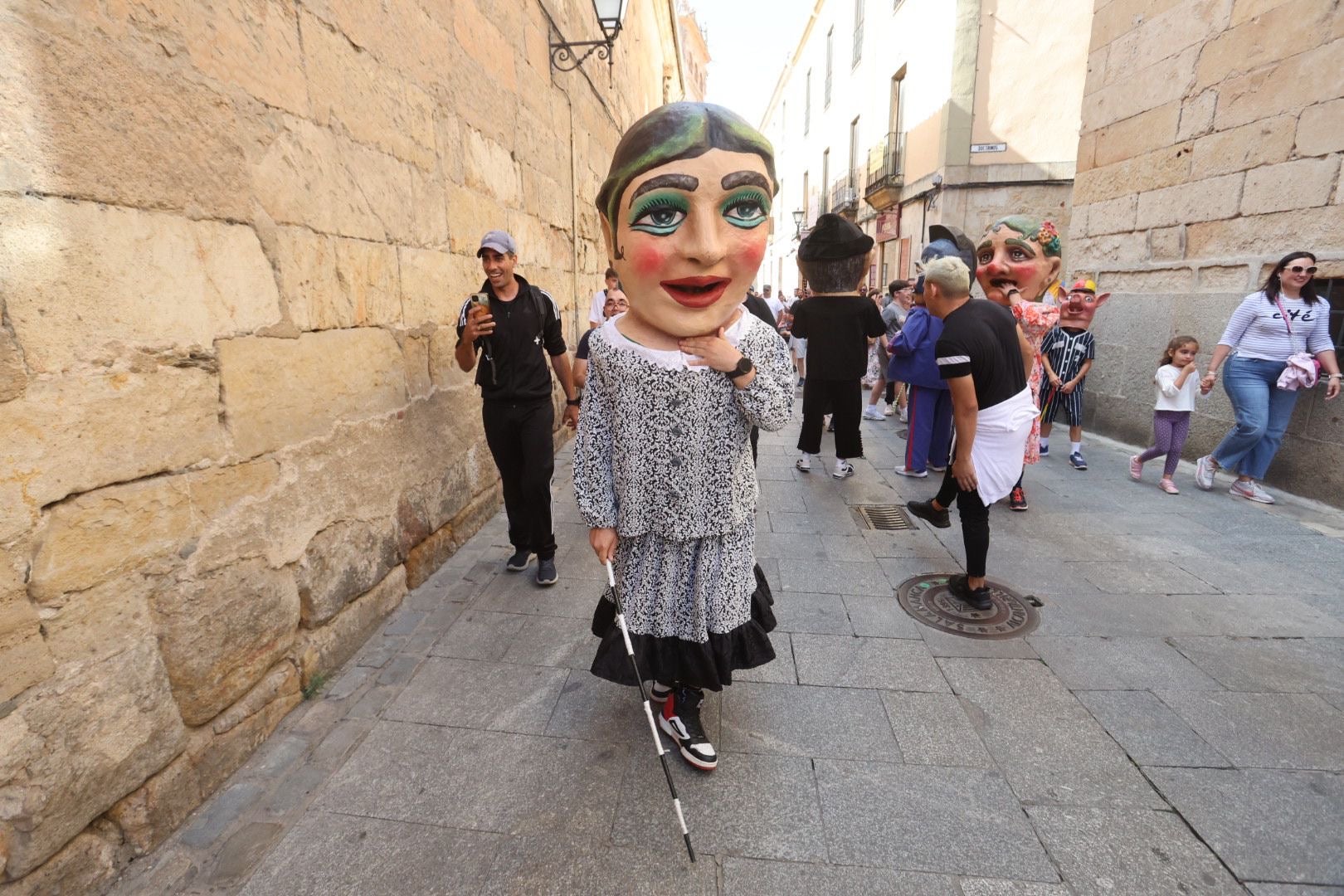 El pasacalles y los cabezudos, en imágenes