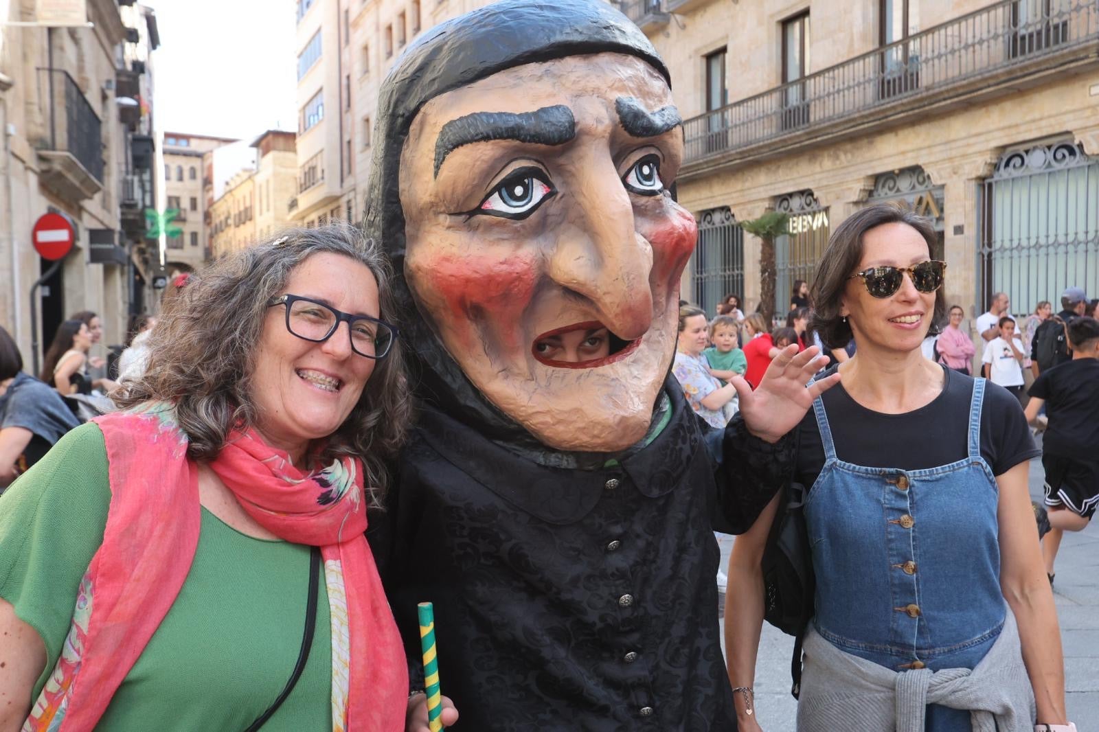 El pasacalles y los cabezudos, en imágenes