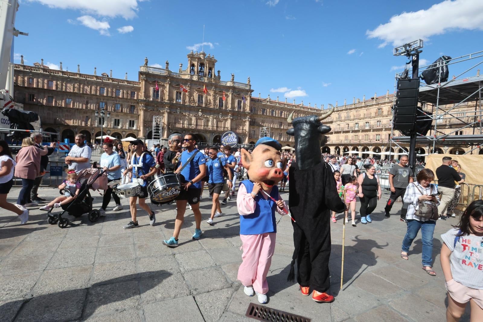 El pasacalles y los cabezudos, en imágenes
