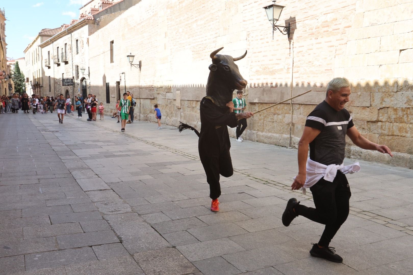 El pasacalles y los cabezudos, en imágenes