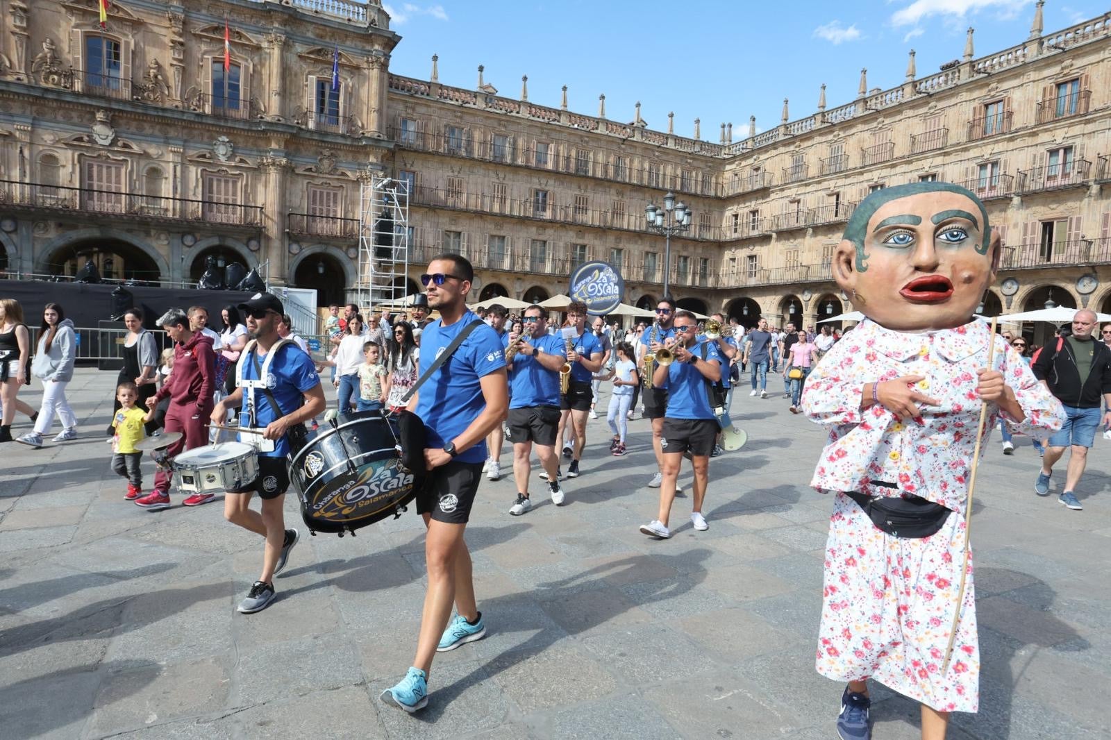 El pasacalles y los cabezudos, en imágenes