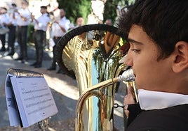 Un músico de la Agrupación Musical La Expiración