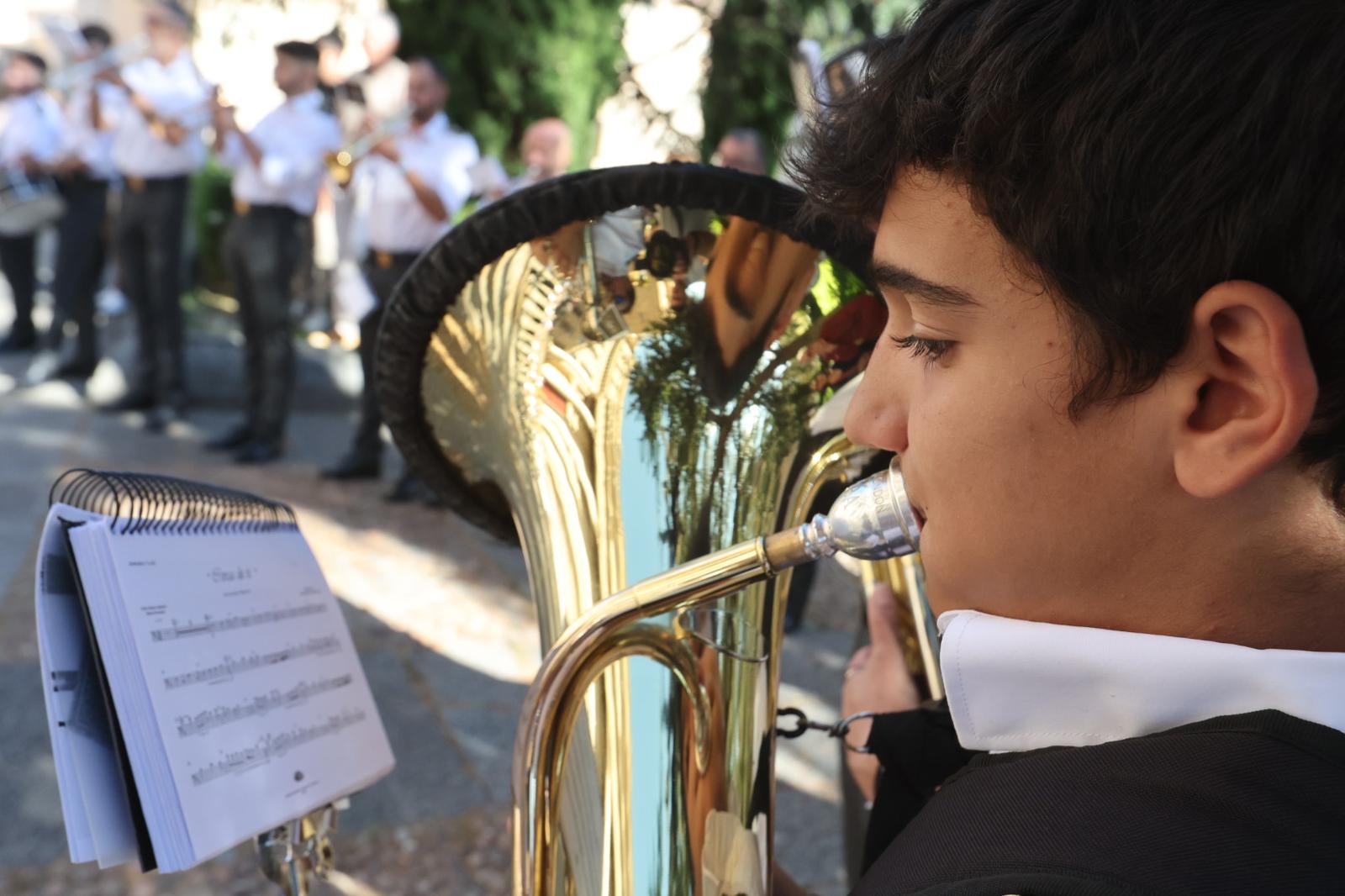 Salamanca rinde honor a su patrón con música y flores