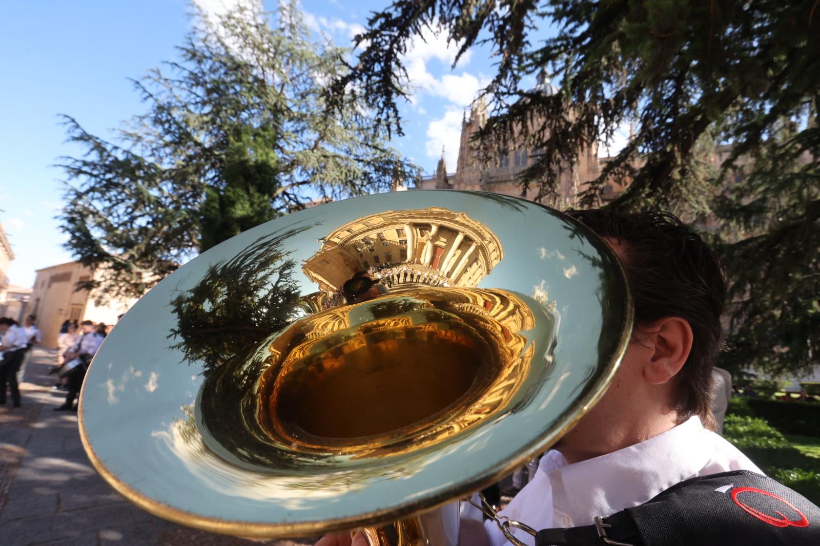 Salamanca rinde honor a su patrón con música y flores