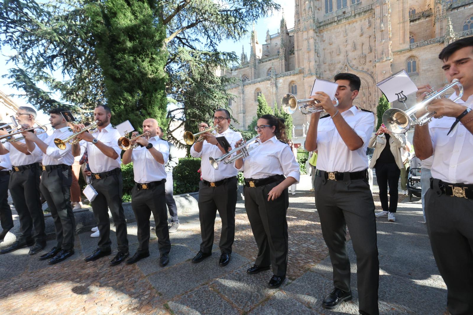 Salamanca rinde honor a su patrón con música y flores