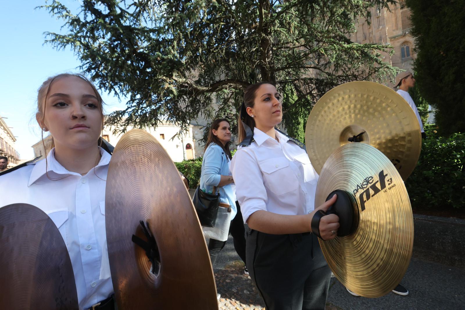 Salamanca rinde honor a su patrón con música y flores