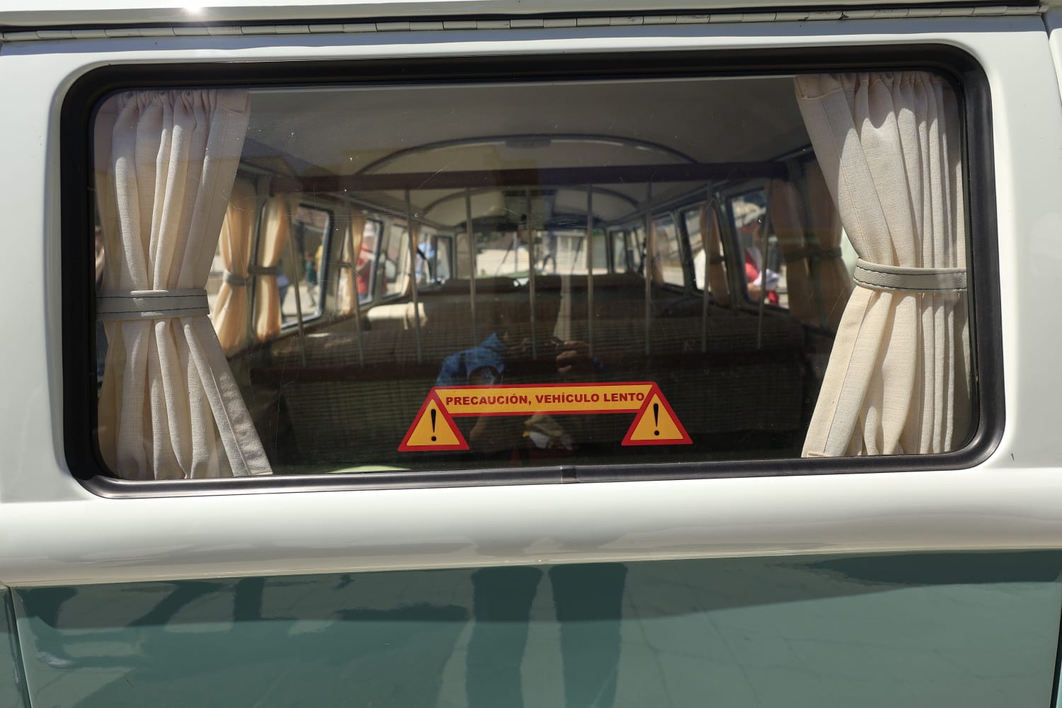 Los vehículos antiguos recorren Salamanca a favor de las Hermanitas de los Pobres