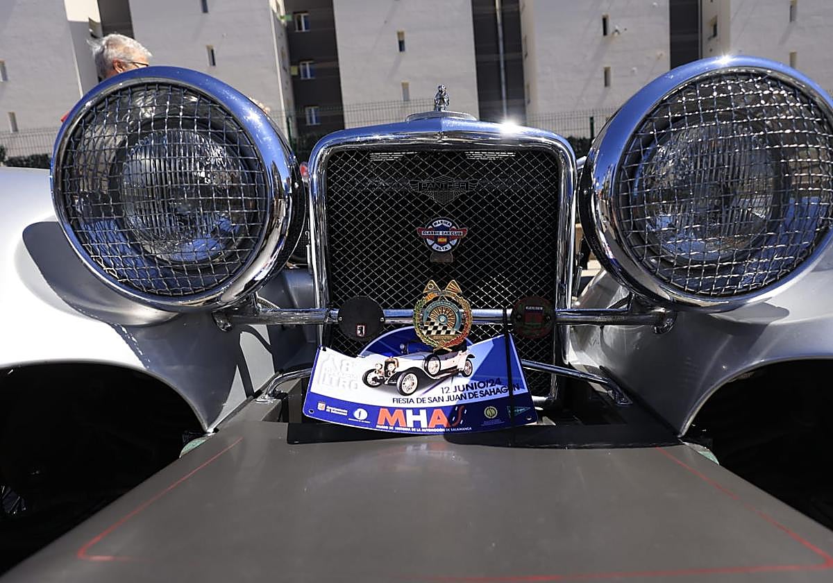 Los vehículos antiguos recorren Salamanca a favor de las Hermanitas de los Pobres