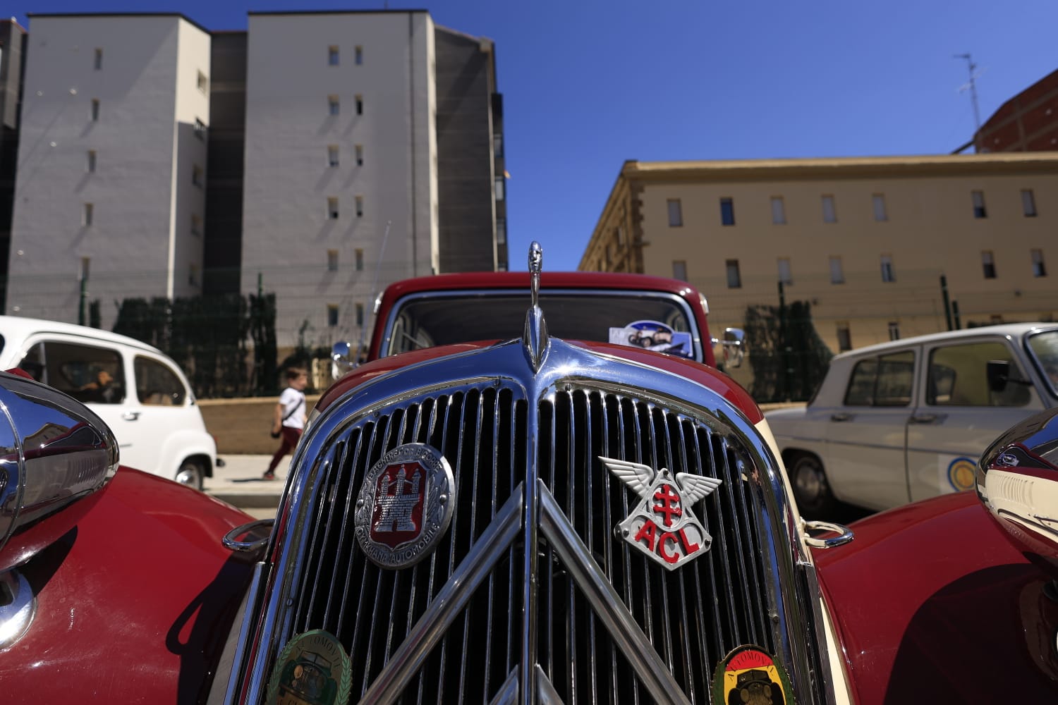 Los vehículos antiguos recorren Salamanca a favor de las Hermanitas de los Pobres