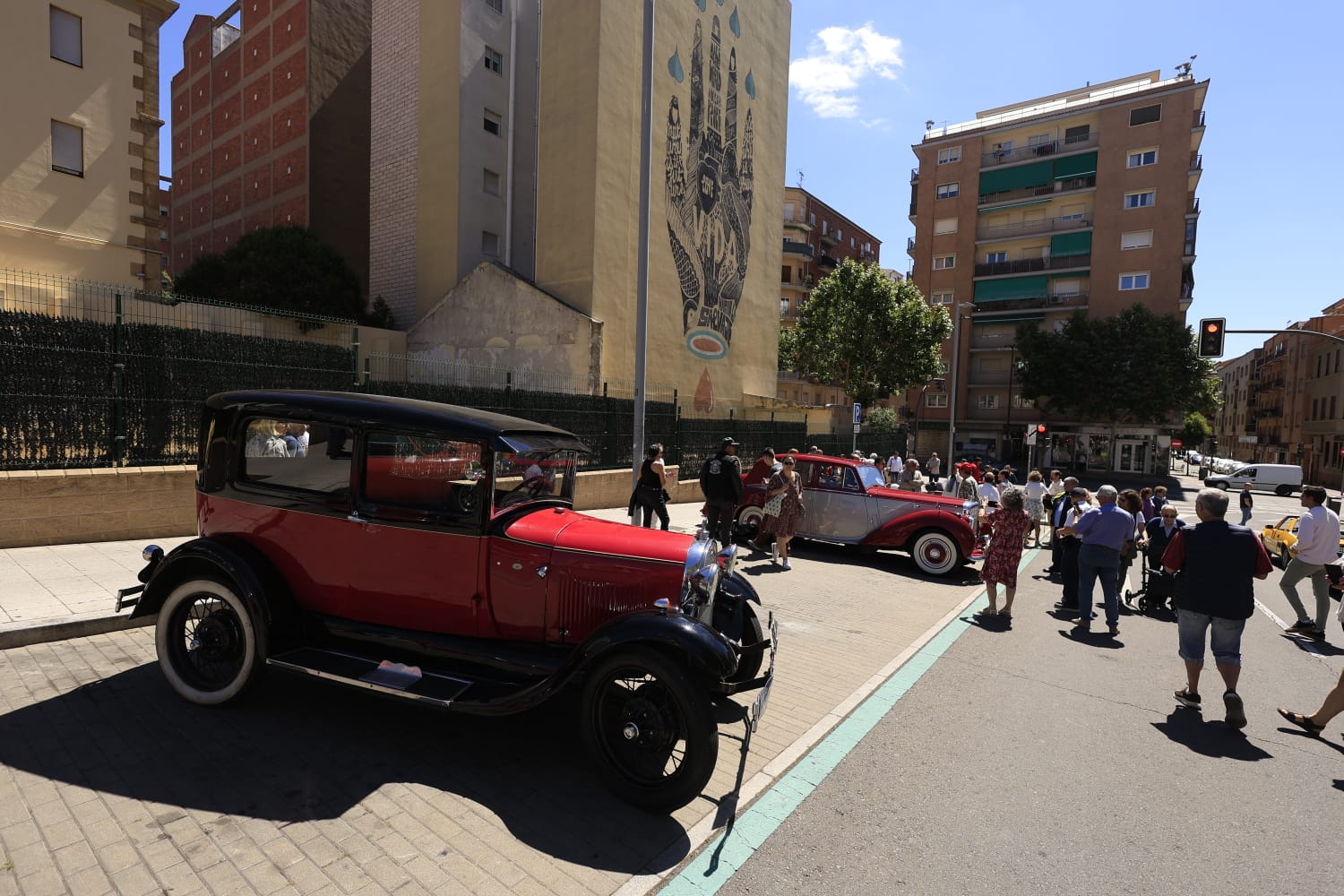 Los vehículos antiguos recorren Salamanca a favor de las Hermanitas de los Pobres