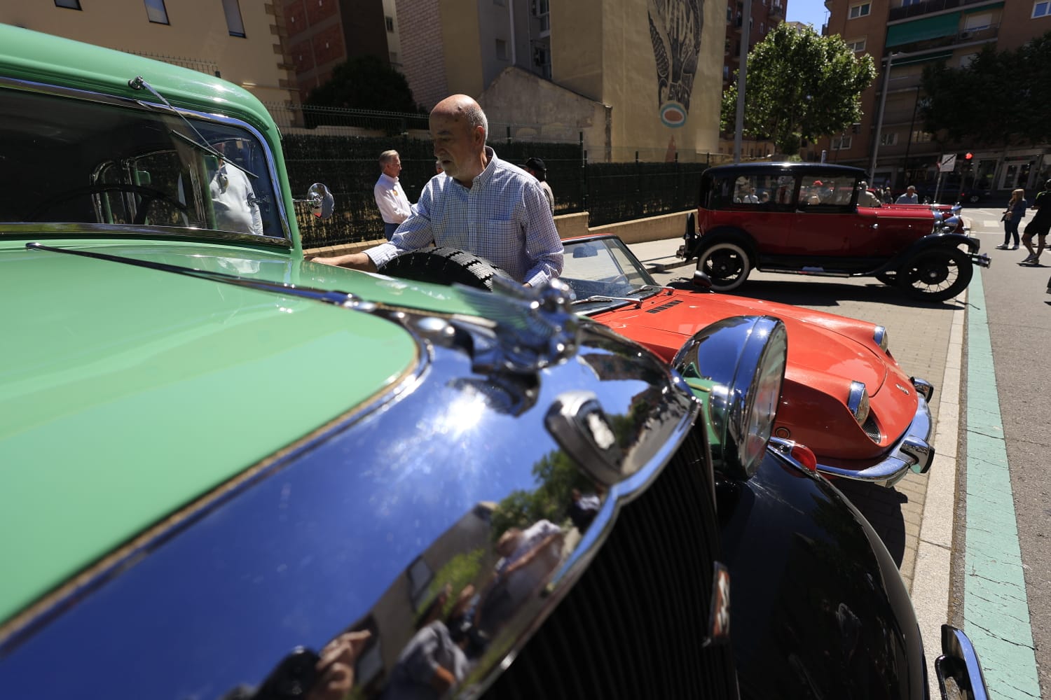 Los vehículos antiguos recorren Salamanca a favor de las Hermanitas de los Pobres