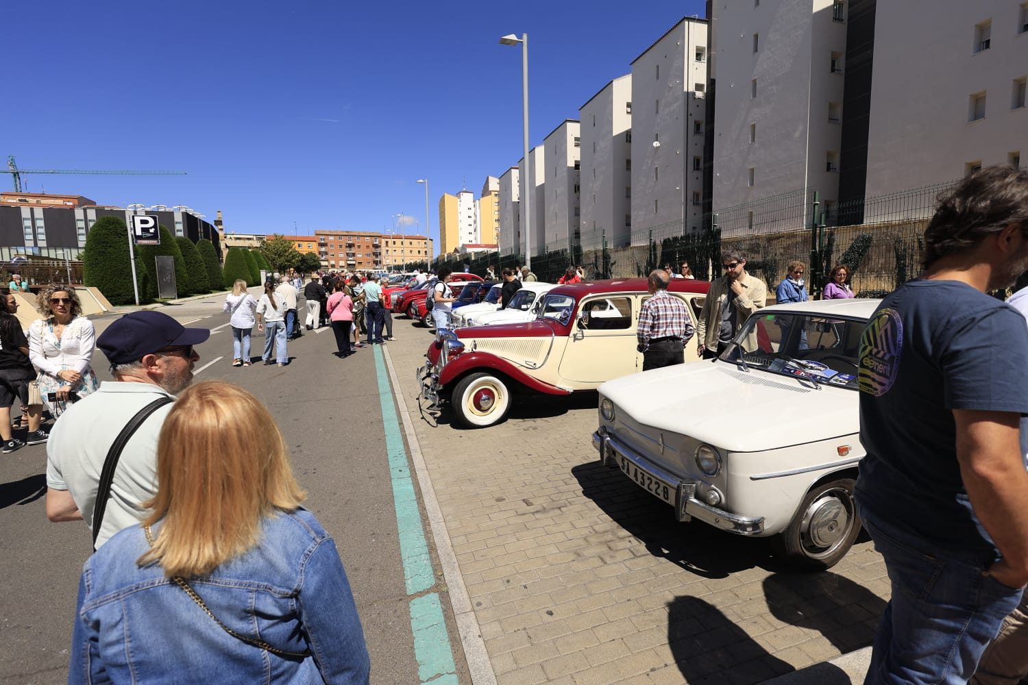 Los vehículos antiguos recorren Salamanca a favor de las Hermanitas de los Pobres