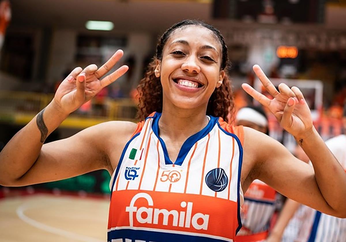 Arella Guirantes, con Schio.