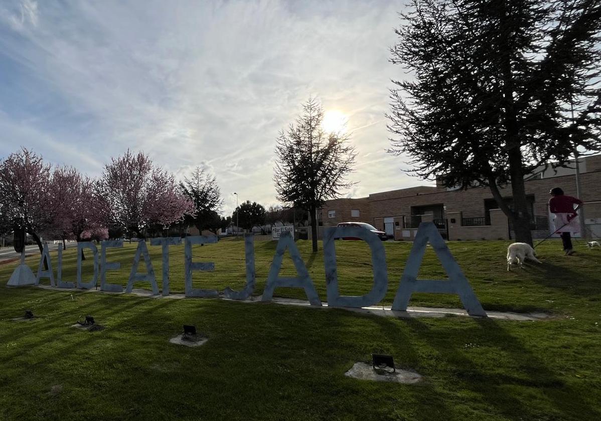 Entrada al pueblo de Aldeatejada en Salamanca.