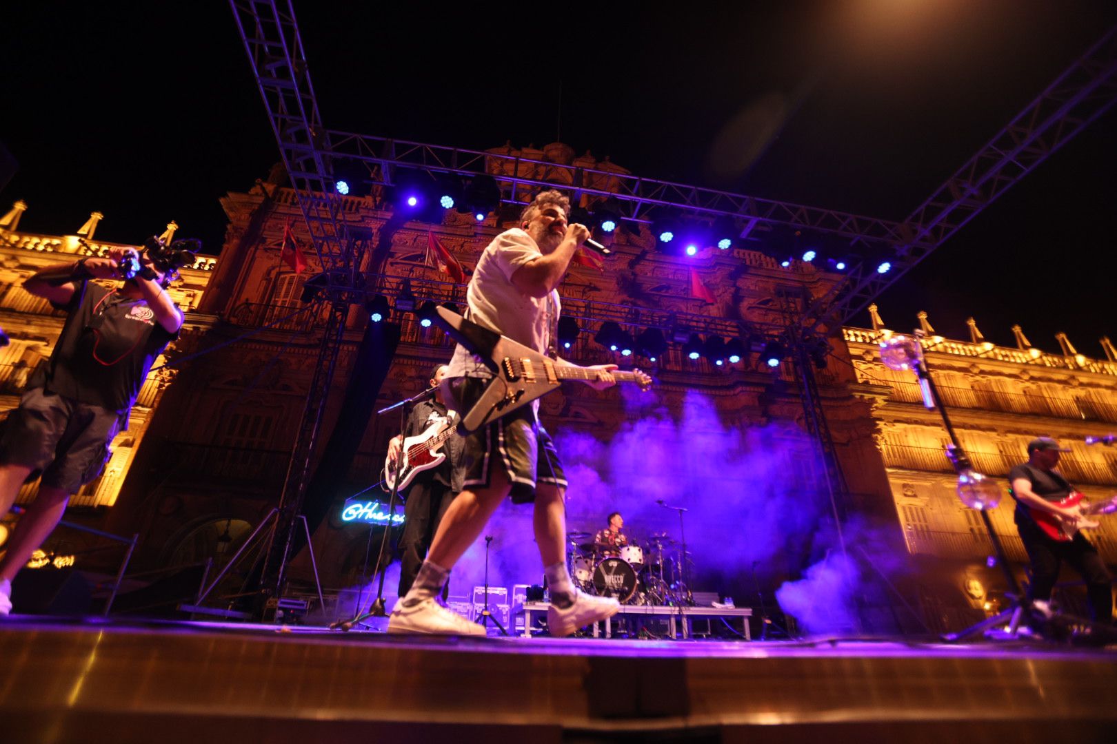Huecco y Sara Correia triunfan en otra noche de lleno total