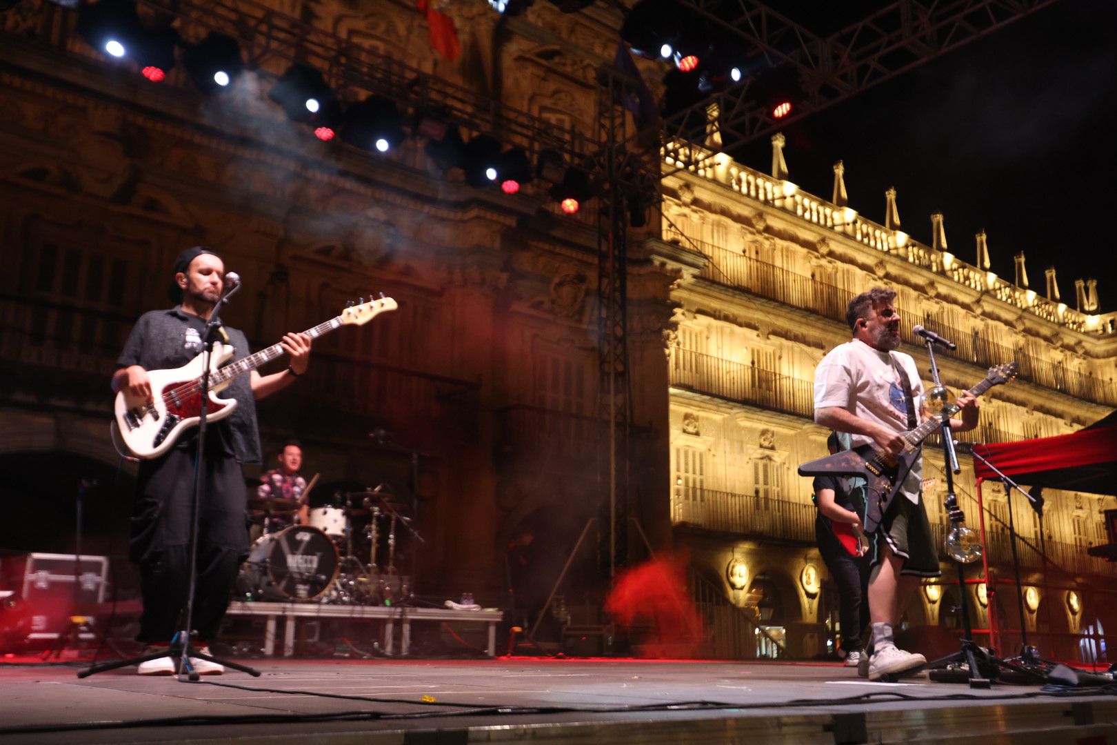 Huecco y Sara Correia triunfan en otra noche de lleno total
