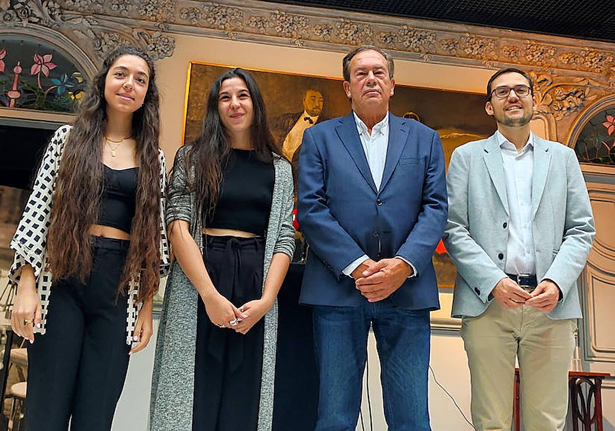 Ángel Fernández Silva, Pedro Pérez Castro, Carmen Cuevas y Nereida en el Museo Casa Lis.