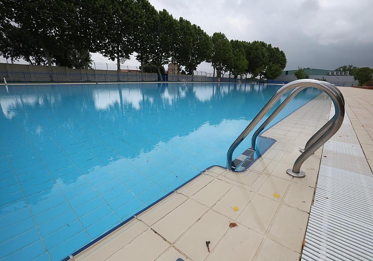 La piscina municipal de Tejares, el día del inicio de temporada.