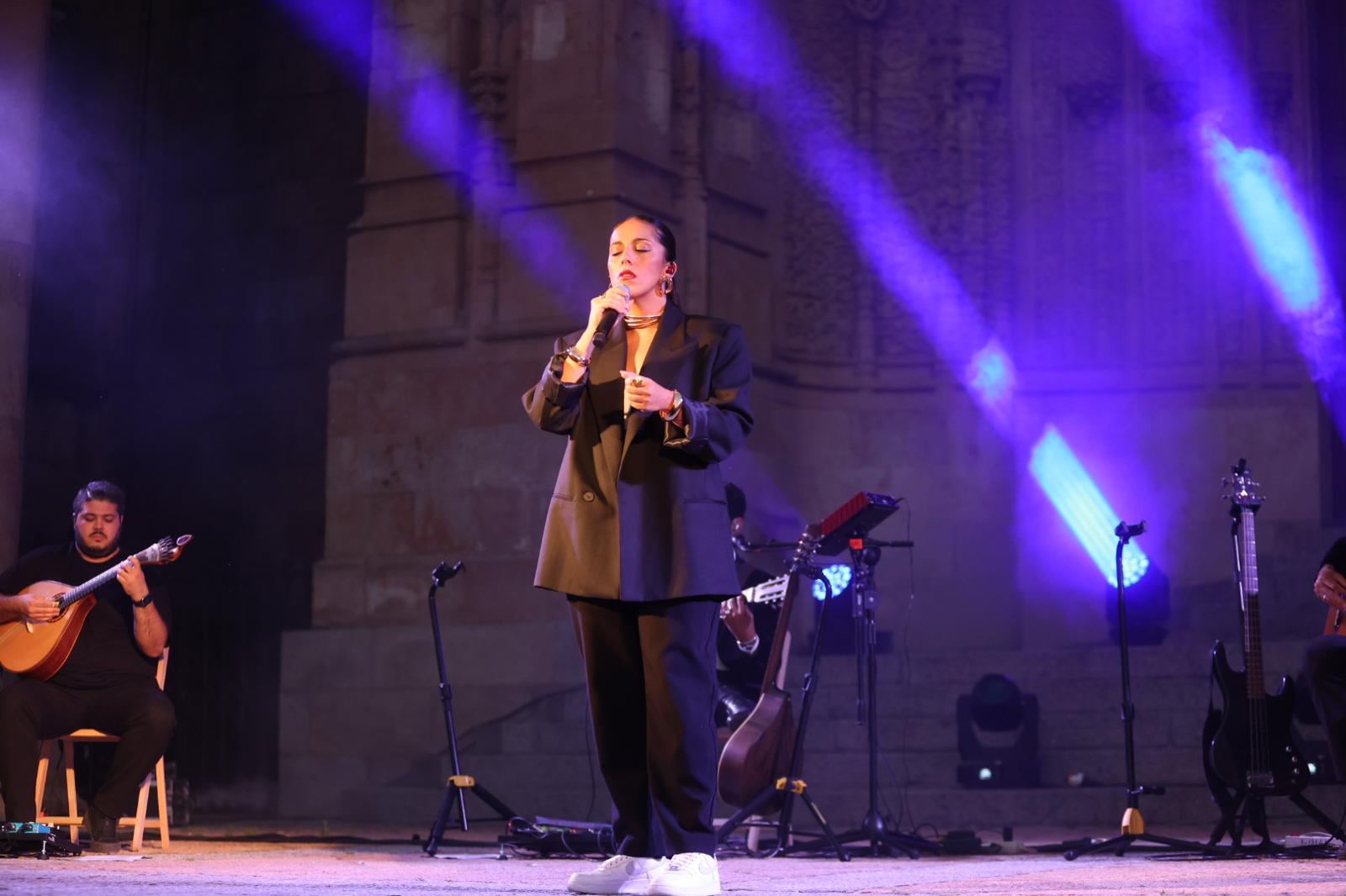 Huecco y Sara Correia triunfan en otra noche de lleno total