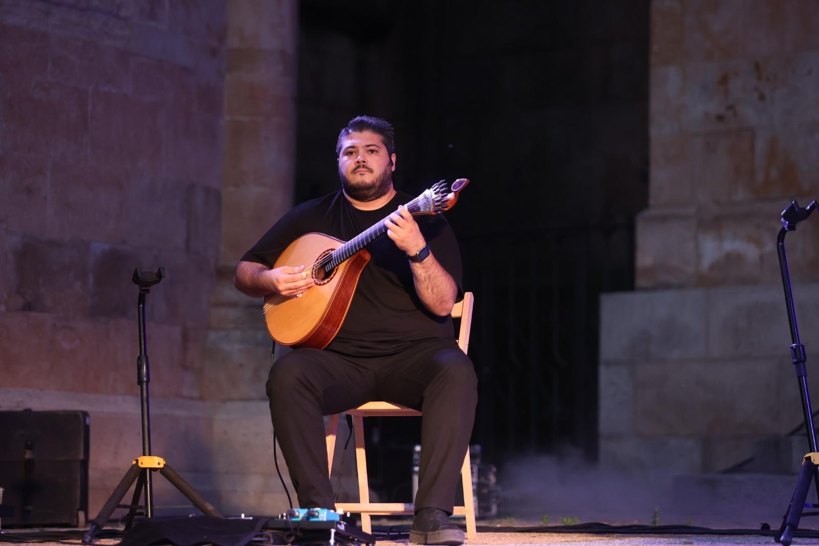Huecco y Sara Correia triunfan en otra noche de lleno total