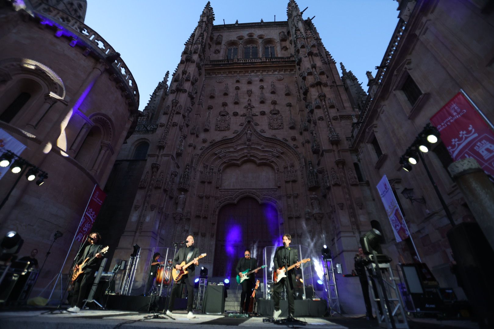 La música de Café Quijano resuena en el Patio Chico