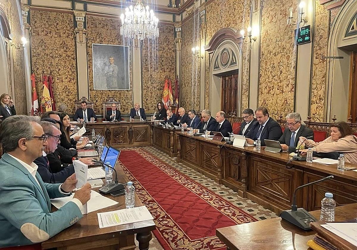 Foto de archivo de un pleno de la Diputación