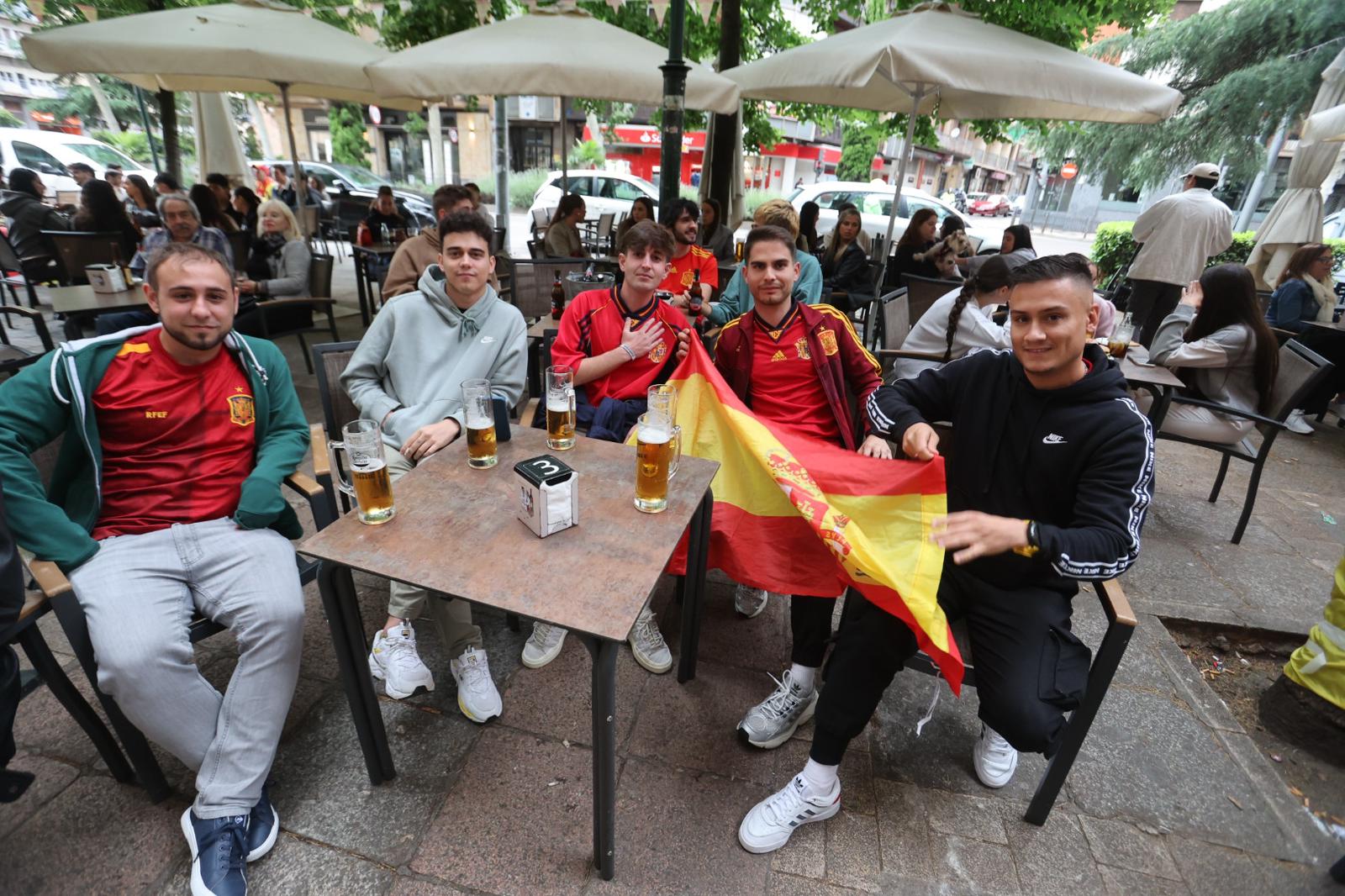 Así viven los salmantinos el España - Italia