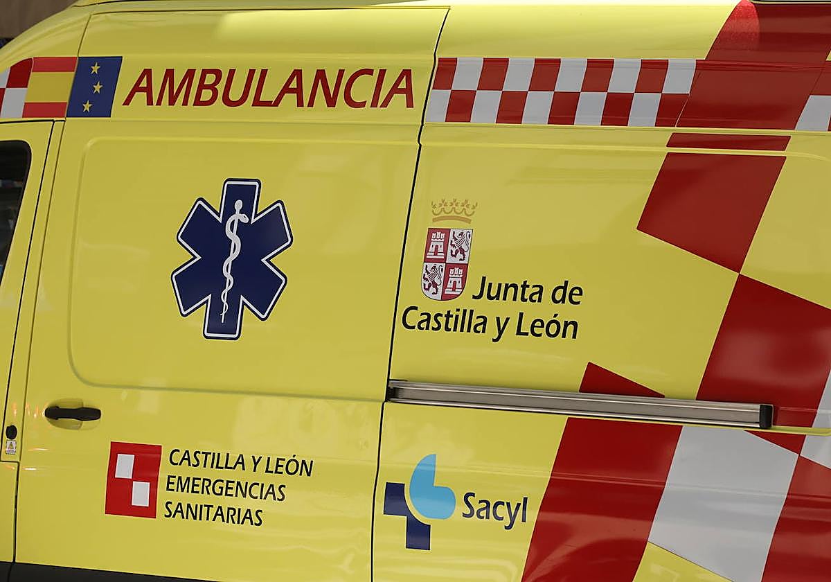 Foto de archivo de una ambulancia del Sacyl