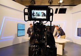 Alumnos de la FCOM en el plató de televisión