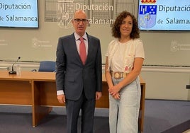 El presidente de la Diputación de Salamanca, Javier Iglesias, junto a la diputada de Medio Ambiente, Pilar Sánchez, esta mañana.