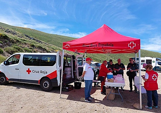Parte del operativo desplegado hoy en la zona de Béjar para buscar al montañero desaparecido en diciembre de 2022.
